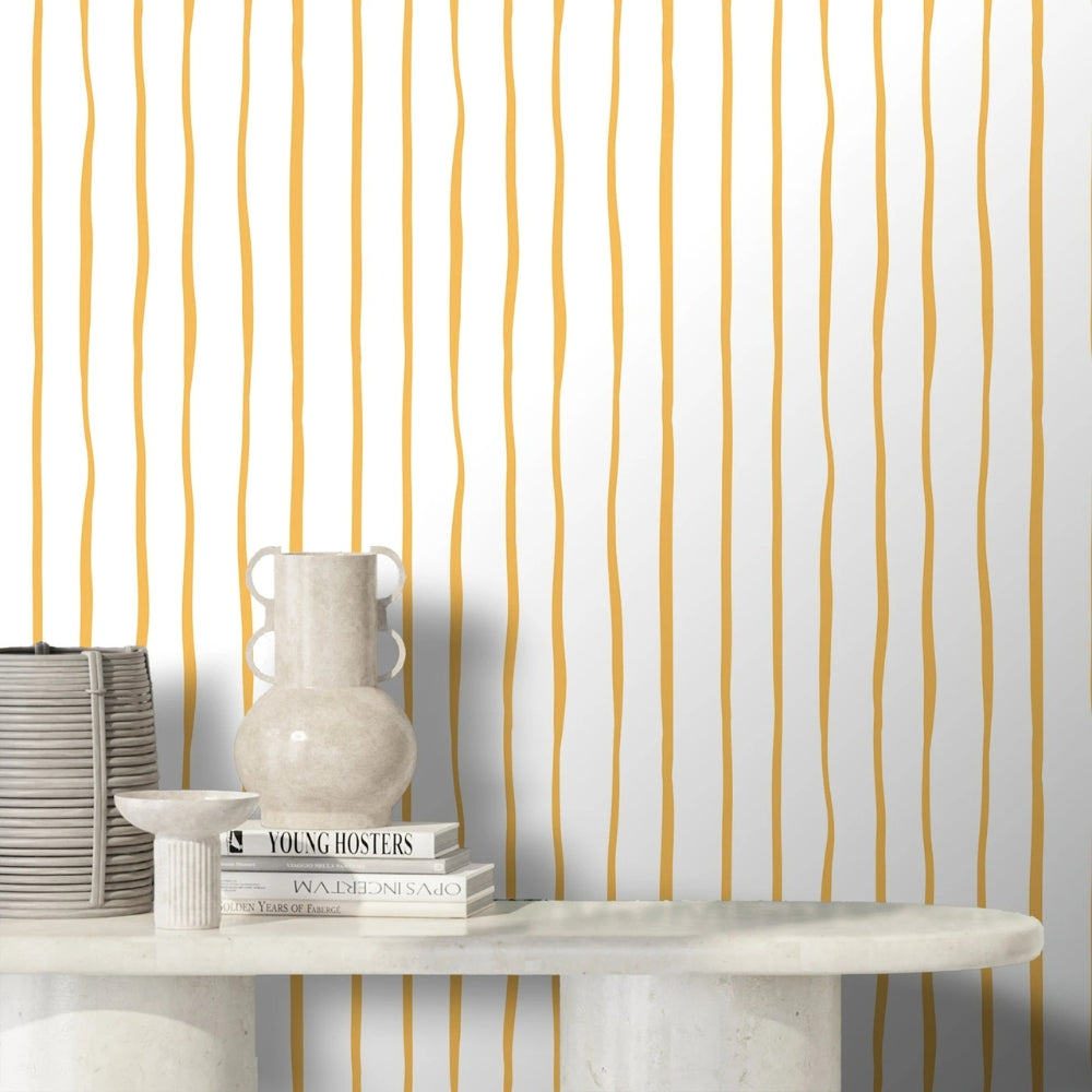 Papier peint rayures fines moutarde decoration murale