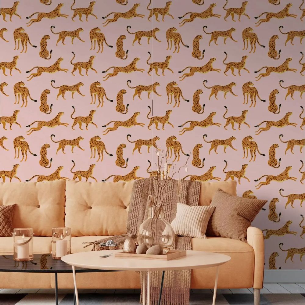 papier peint motif léopard rose fond rose salon