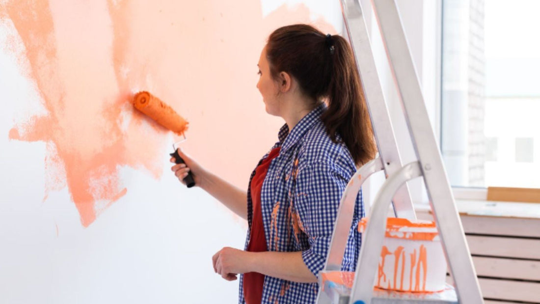 Peut-on peindre sur du papier peint et quelle peinture est adaptée ?