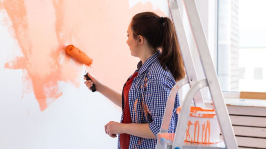 Peut-on peindre sur du papier peint et quelle peinture est adaptée ?