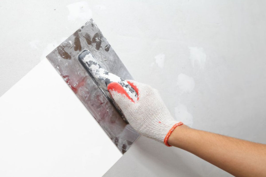 Sous-couche avant papier peint : obligatoire ?