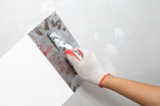 Sous-couche avant papier peint : obligatoire ?