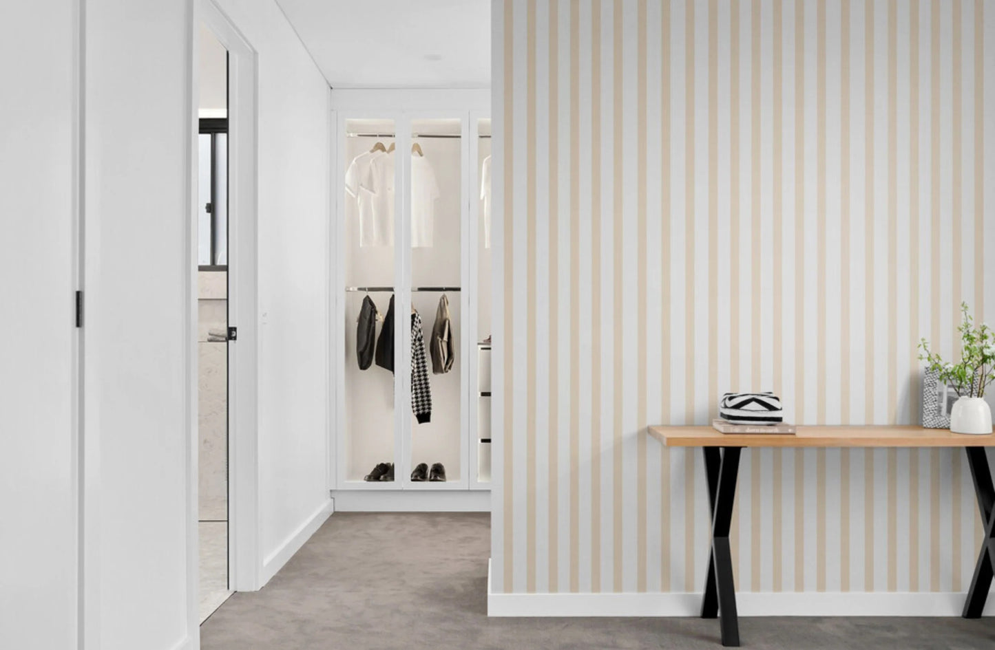 Papier peint rayures beige deco chambre