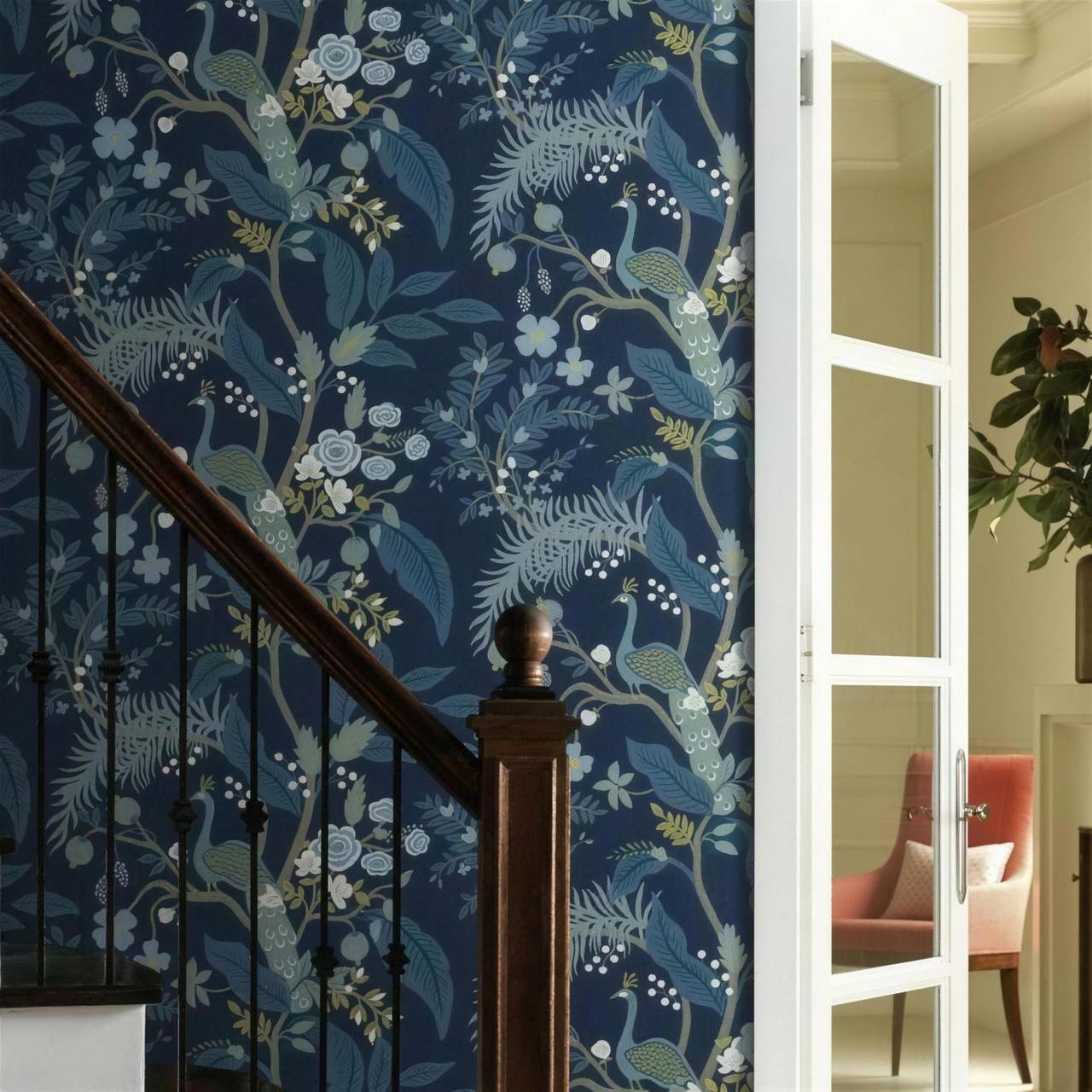 papier-peint-bleu-paon-photo-ambiance