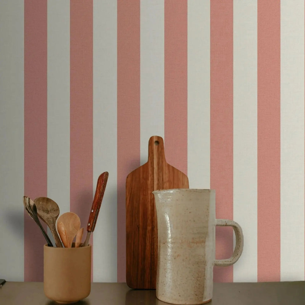 papier peint a rayures framboise tapisserie murale